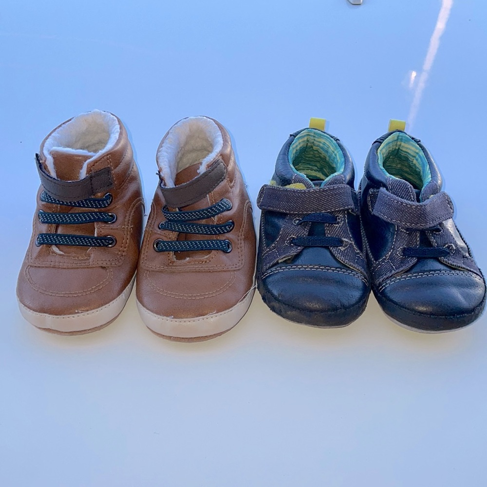 Robeez and Old Navy 12-18 months shoes and boots Velcro padded beige navy blue
